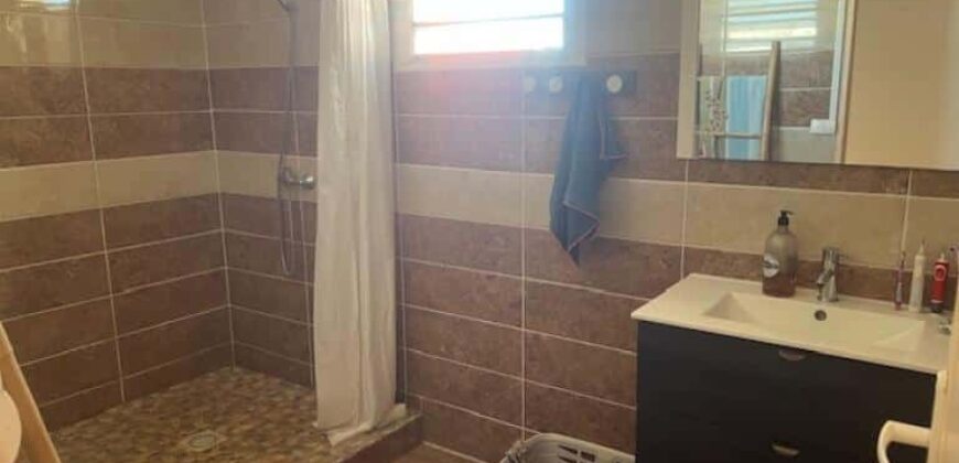 A louer appartement T4 meublé atypique situé au-dessus d’une villa à Etang Salé