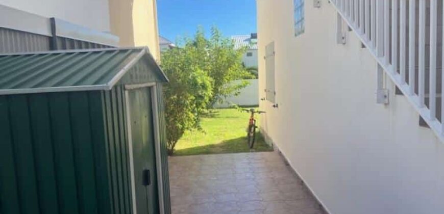 A louer appartement T4 meublé atypique situé au-dessus d’une villa à Etang Salé