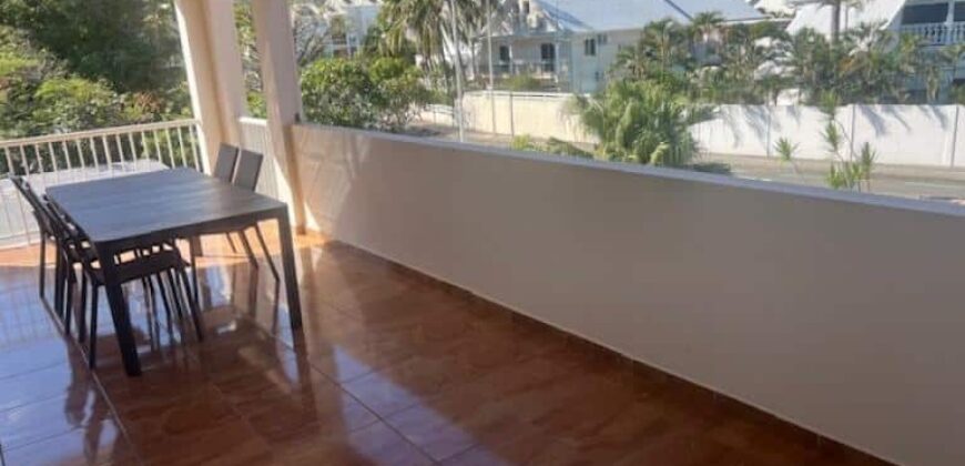A louer appartement T4 meublé atypique situé au-dessus d’une villa à Etang Salé