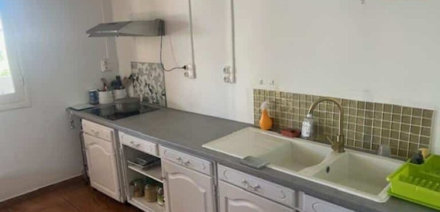 A louer appartement T4 meublé atypique situé au-dessus d’une villa à Etang Salé
