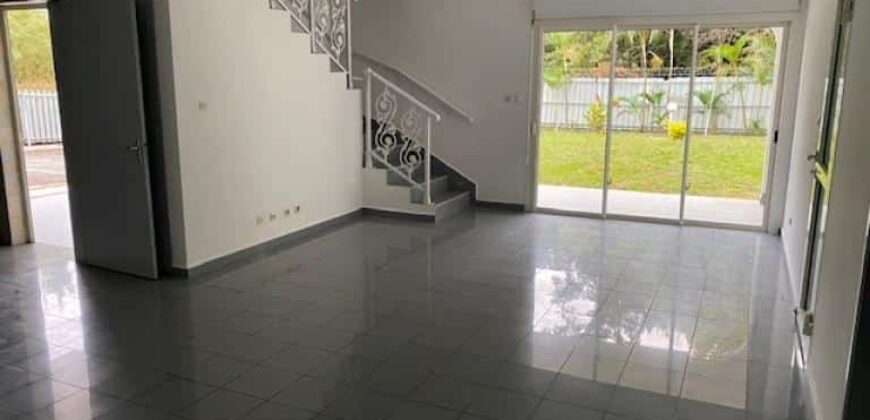 A louer une grande villa de 221m2 avec jardin à proximité des commerces et écoles à La Montagne