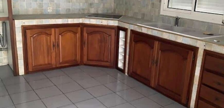 A louer une grande villa de 221m2 avec jardin à proximité des commerces et écoles à La Montagne