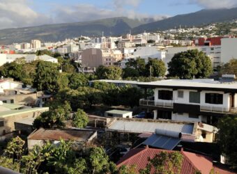 A louer un appartement T2 de 53m2 avec terrasse dans une résidence à Sainte Clotilde