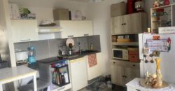 A vendre un appartement T2 de 38m2 avec varangue situé au centre ville de la Possession