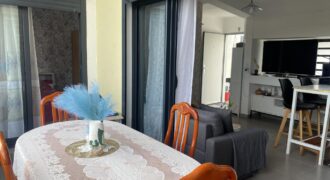 A vendre un appartement T2 de 38m2 avec varangue situé au centre ville de la Possession