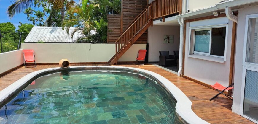 A louer une charmante villa meublée de 150m2 avec piscine située sur le bas de la Possession