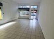 A louer grand local commercial/professionnel d’environ 80m2 au centre ville de Sainte Marie