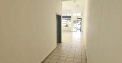 A louer grand local commercial/professionnel d’environ 80m2 au centre ville de Sainte Marie