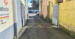 A louer grand local commercial/professionnel d’environ 80m2 au centre ville de Sainte Marie