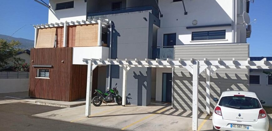 Location d’un charmant appartement F3 en rez-de-jardin dans une résidence récente à La Saline Les Hauts