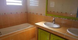 A louer appartement F3+ avec cour à l’Éperon dans les hauteurs de Saint-Gilles Les Hauts