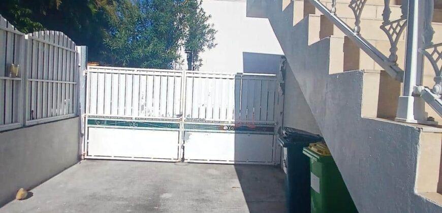 A louer appartement F3+ avec cour à l’Éperon dans les hauteurs de Saint-Gilles Les Hauts