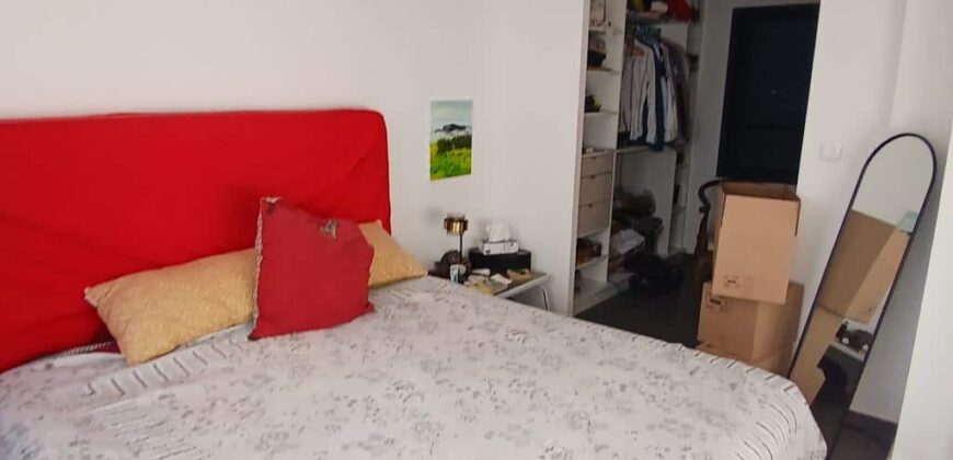 En location une charmante villa à étage de type F4 de 121 m2 avec piscine située sur le Port
