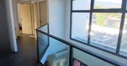 En location une charmante villa à étage de type F4 de 121 m2 avec piscine située sur le Port