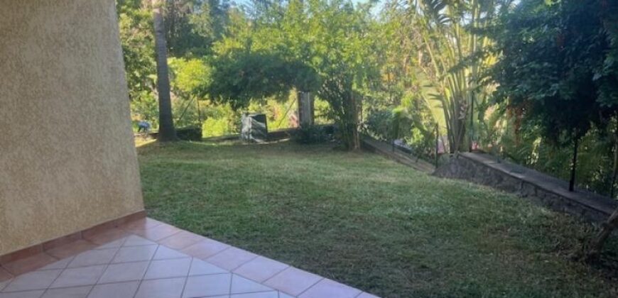Location d’un appartement T4 situé aux Avirons dans une petite copropriété calme