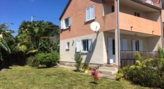 À louer une villa T4 mitoyenne d’un côté située dans un endroit calme à La Montagne