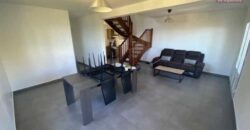 À louer une villa T4 mitoyenne d’un côté située dans un endroit calme à La Montagne