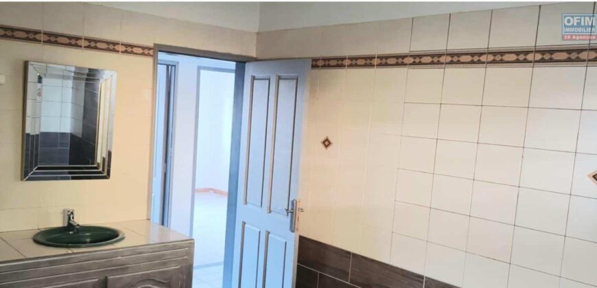 Location d’une spacieuse villa T5 de 170 m2 située dans le secteur paisible de La Bretagne