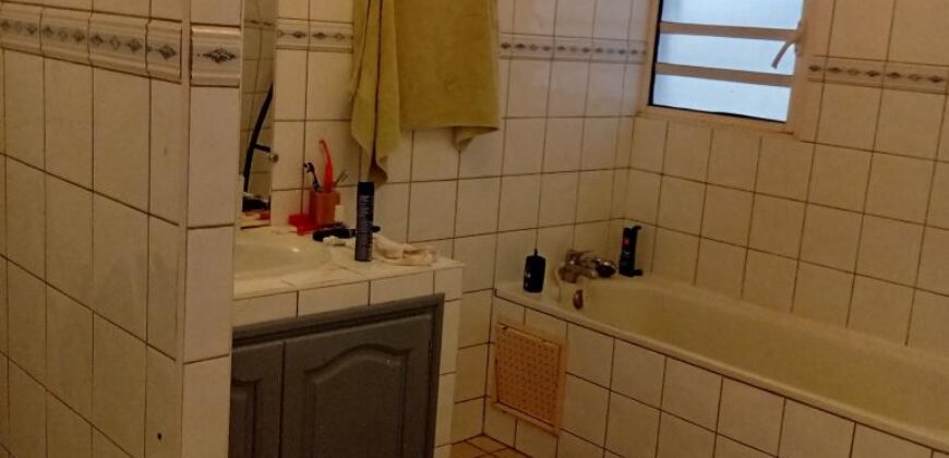 A louer une grande villa atypique de 173 m² sur les hauteurs de Saint-Gilles les Bains