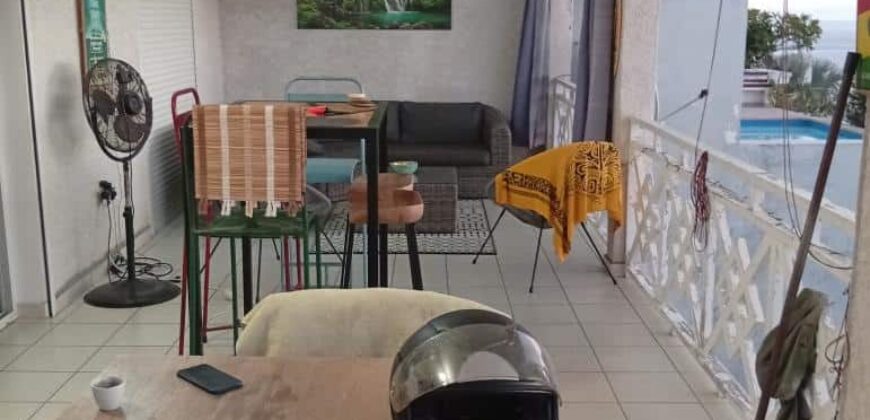 A louer une grande villa atypique de 173 m² sur les hauteurs de Saint-Gilles les Bains