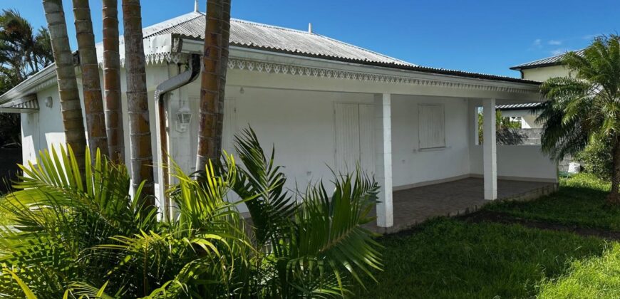 Location d’une villa F3 avec jardin clôturé dans un lotissement résidentiel proche du centre-ville de Saint-André
