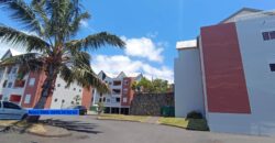 En vente un appartement T2 avec petit jardin situé dans une résidence sécurisée à Saint Joseph