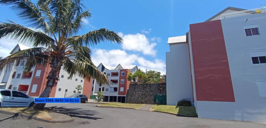En vente un appartement T2 avec petit jardin situé dans une résidence sécurisée à Saint Joseph