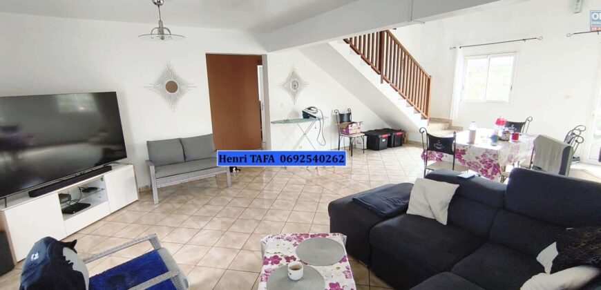 À louer une villa meublée de type F5/F6 à étage de 162.65 m2 située sur le secteur de Jean-Petit