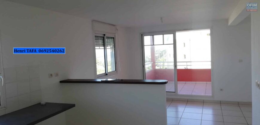 À vendre lumineux appartement T3 de 59.54 m2 situé dans une résidence calme et sécurisée à Saint Joseph
