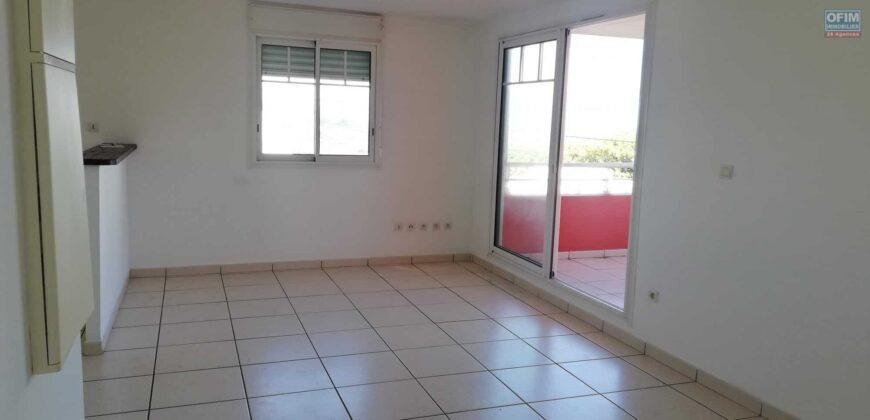 À vendre lumineux appartement T3 de 59.54 m2 situé dans une résidence calme et sécurisée à Saint Joseph