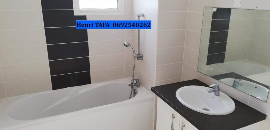 À vendre un agréable appartement T3 de 59.54 m2 situé dans une résidence calme à Saint Joseph