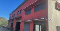 À vendre entrepôt de 268 m2 sur un terrain de 1039 m2 situé dans la dynamique zone Artisanale des Sables d’or à Etang Salé Les Hauts