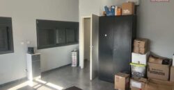 À vendre entrepôt de 268 m2 sur un terrain de 1039 m2 situé dans la dynamique zone Artisanale des Sables d’or à Etang Salé Les Hauts