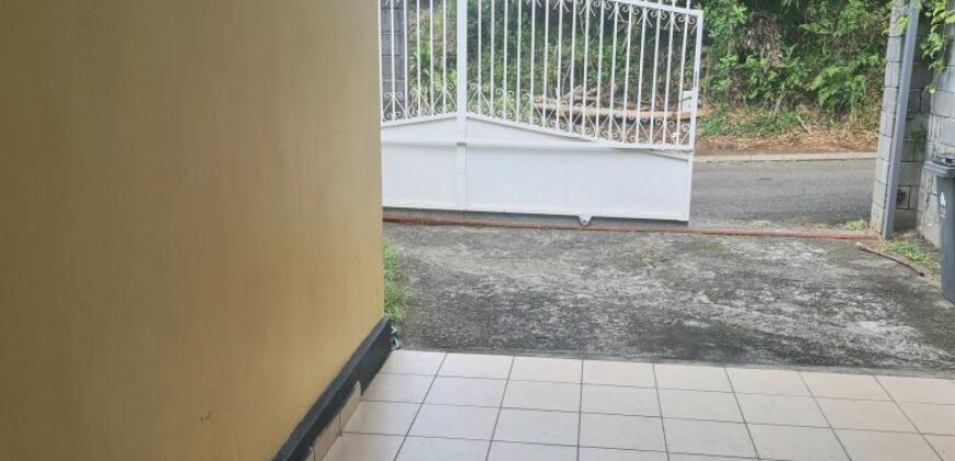 À louer charmante villa F4 de 130 m² avec jardin située dans un cadre verdoyant à Sainte-Marie