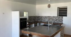 En location une villa T5 de 90 m2 située dans l’un des plus anciens quartiers de Terre Sainte
