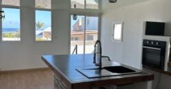 En location une villa T5 de 90 m2 située dans l’un des plus anciens quartiers de Terre Sainte