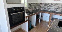 En location une villa T5 de 90 m2 située dans l’un des plus anciens quartiers de Terre Sainte