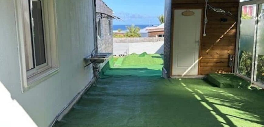 En location une villa T5 de 90 m2 située dans l’un des plus anciens quartiers de Terre Sainte