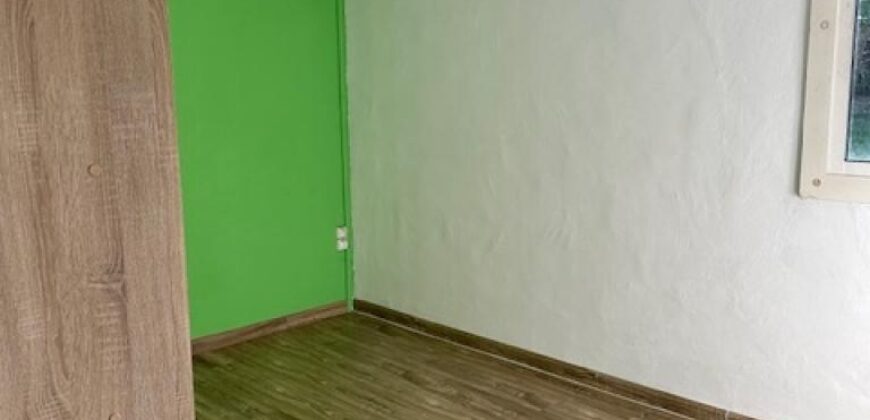 En location une villa T5 de 90 m2 située dans l’un des plus anciens quartiers de Terre Sainte