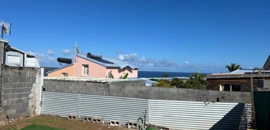 En location une villa T5 de 90 m2 située dans l’un des plus anciens quartiers de Terre Sainte