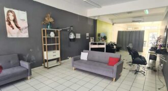Location d’un local commercial de 80m2 avec parking au centre ville de Sainte Marie