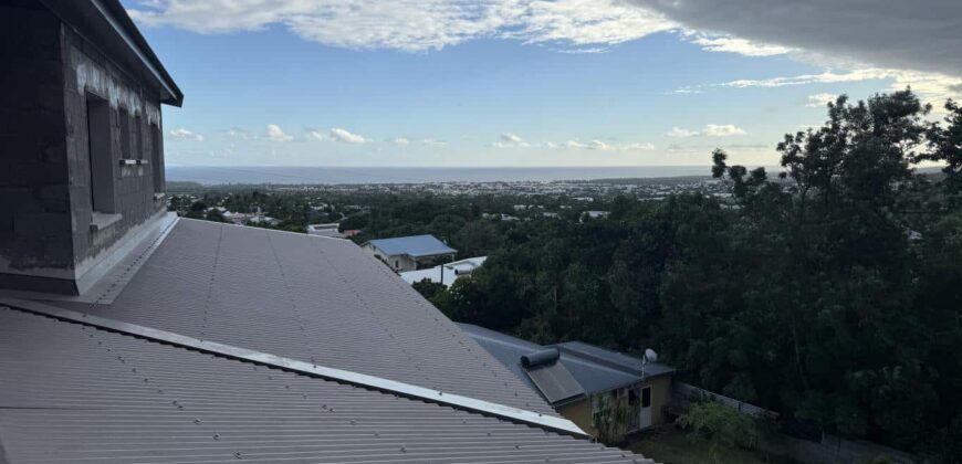 À vendre immeuble de 538 m2 à finaliser avec vue mer et montagne situé entre Saint Louis et La Rivière