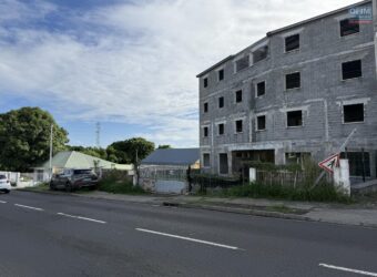 À vendre immeuble de 538 m2 à finaliser avec vue mer et montagne situé entre Saint Louis et La Rivière