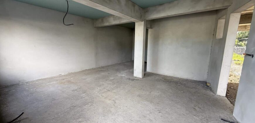 À vendre immeuble de 538 m2 à finaliser avec vue mer et montagne situé entre Saint Louis et La Rivière