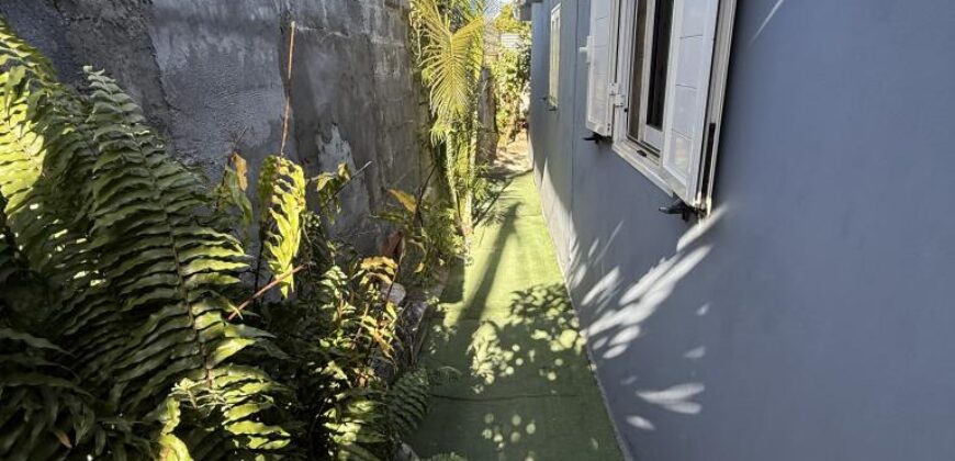 À vendre villa F4 rénovée de 110 m2 située dans un cadre paisible à Roche Maigre
