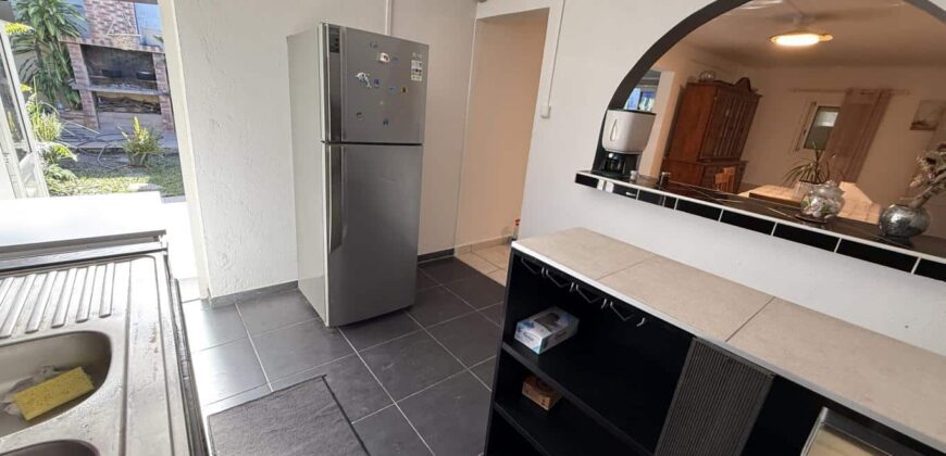 À vendre villa F4 rénovée de 110 m2 située dans un cadre paisible à Roche Maigre