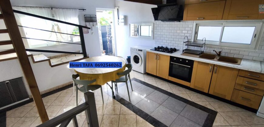 À louer agréable appartement de type F2/F3 de 62.47 m2 situe dans le secteur de Vincendo
