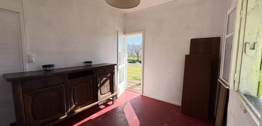 A vendre une villa F5 avec garage sur un vaste terrain de plus de 2000m2 à Plaines des Palmistes