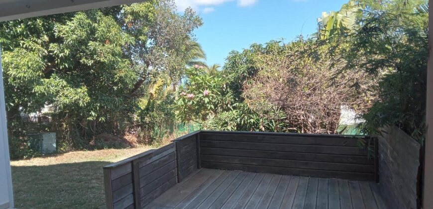 A vendre un appartement T3 sur un terrain de 249m2 situé à Bois de Nèfles- Saint Paul