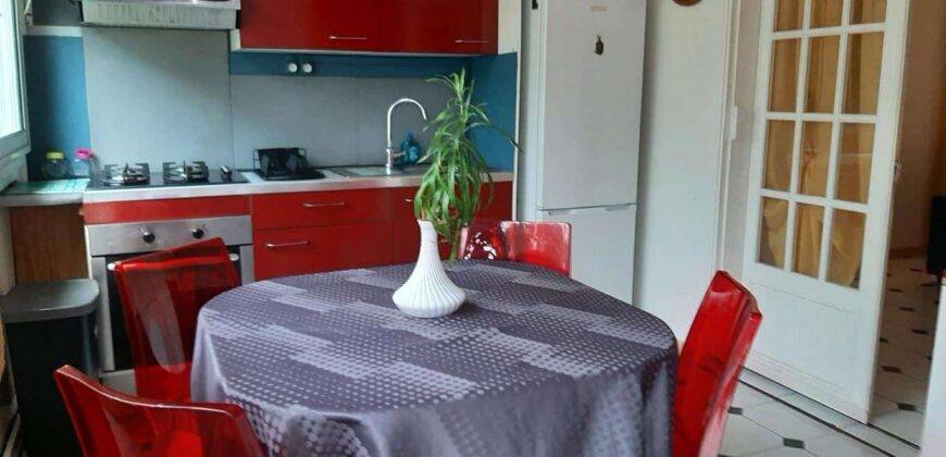 À vendre ensemble immobilier sur 3 niveaux sur une parcelle de 533m2 situé en plein centre-ville de Saint Joseph